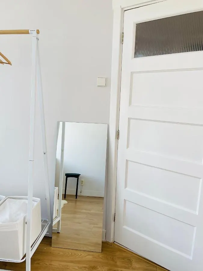 Stylish Double Room In The Hagueの連絡先